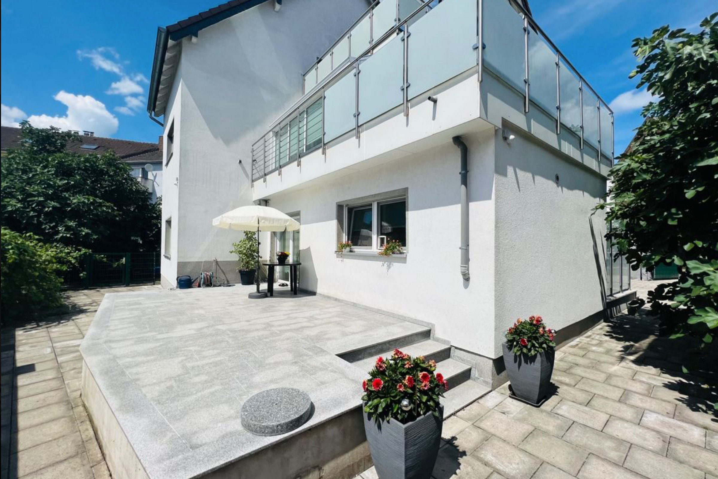 Einfamilienhaus mit Einliegerwohnung